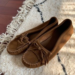 Minnetonka Moccasins, Dusty Brown, W9.5